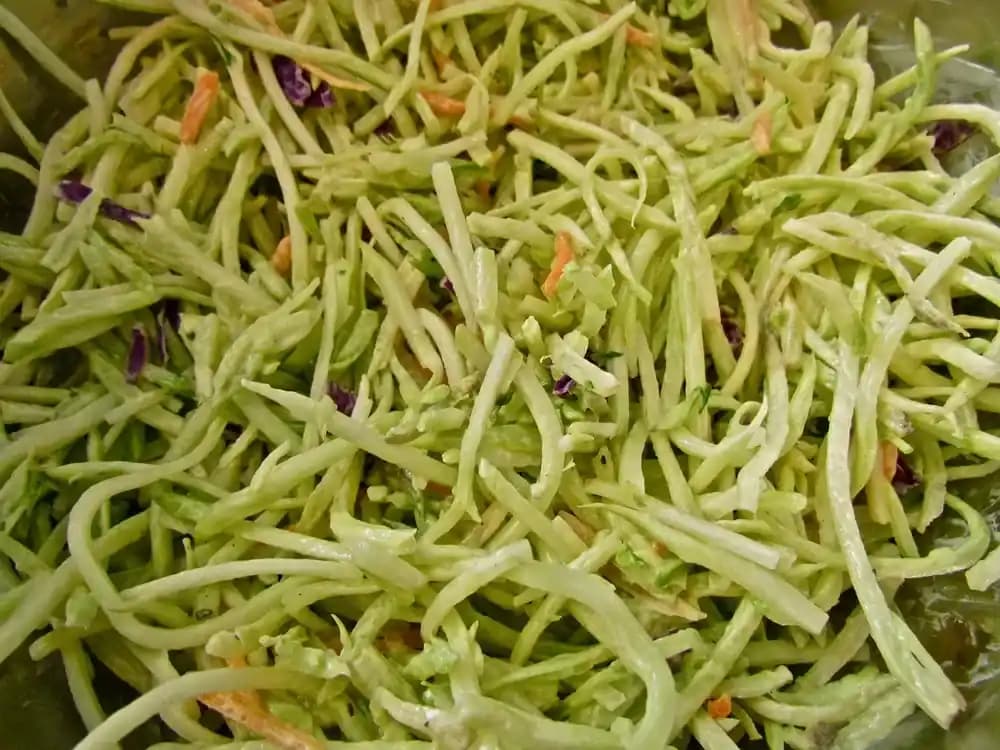 Basilikum-Walnuss-Coleslaw